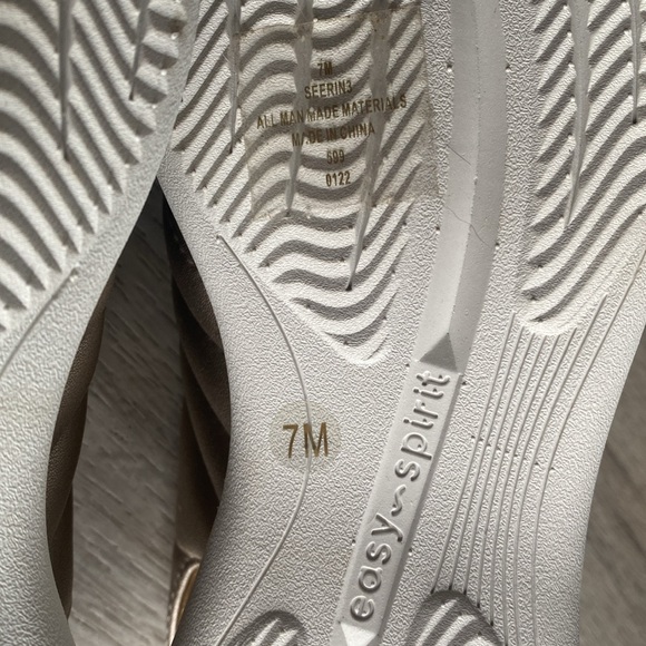 NWOT Easy Spirit Erin Comfort Casual Sandals Gold Metallic - Picture 7 of 9